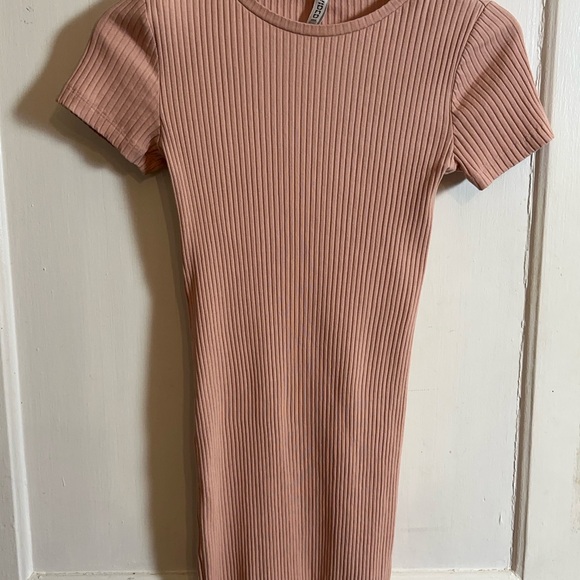 Pink Ribbed Short Sleeve Dress - Picture 2 of 2